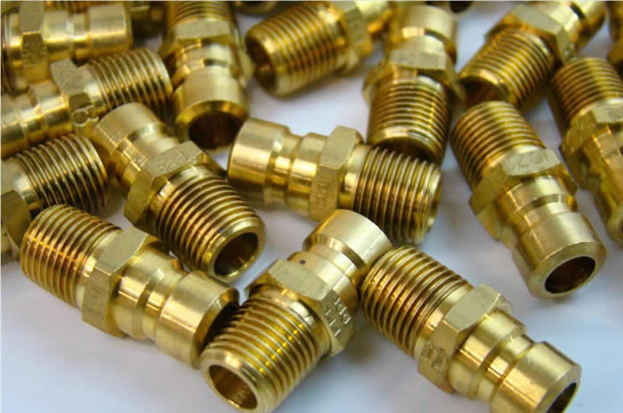 工业黄铜接头: 派克的工业黄铜接头可提供可靠的零泄漏连接方案，适用于